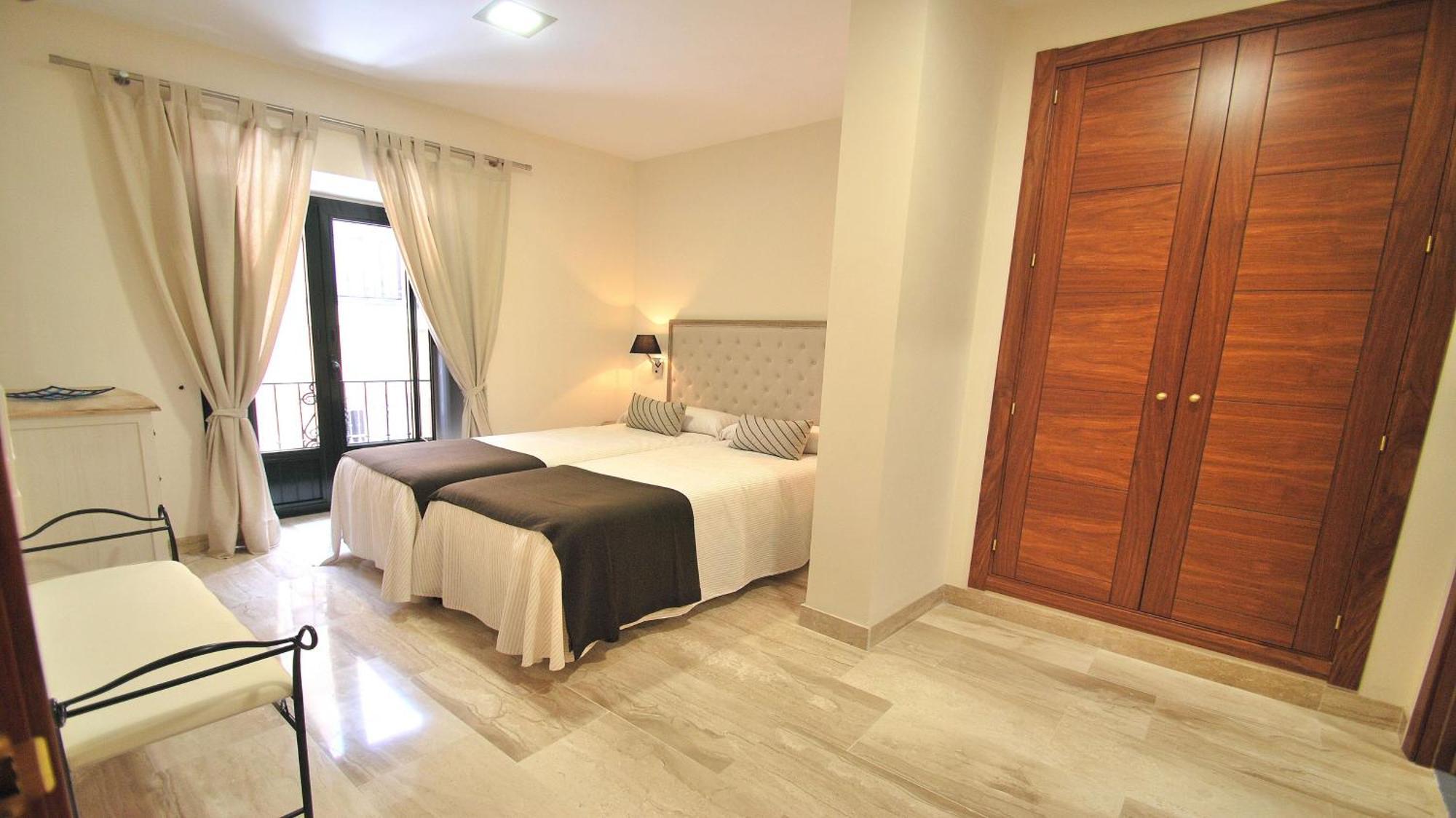 Apartamentos Living Sevilla Centro Maestranza Dış mekan fotoğraf