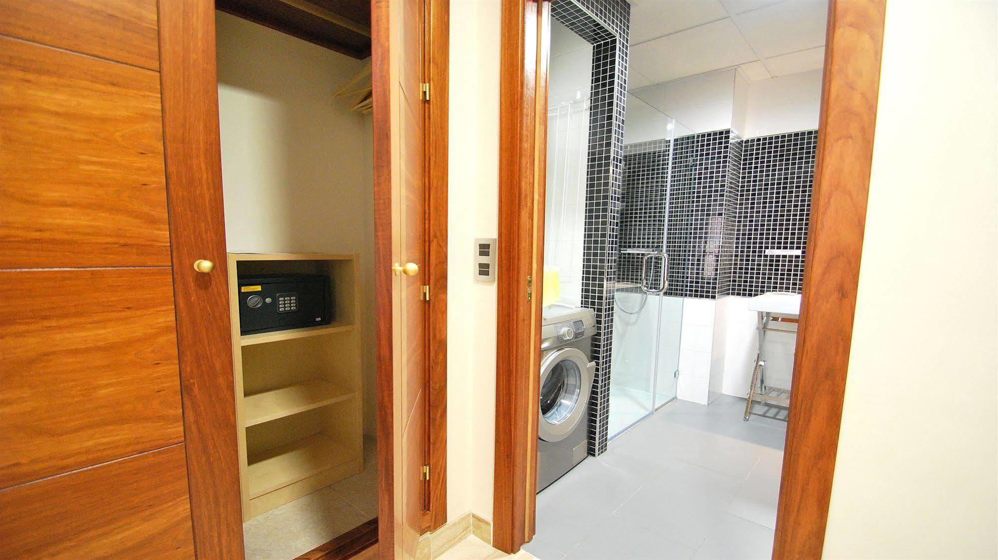 Apartamentos Living Sevilla Centro Maestranza Dış mekan fotoğraf