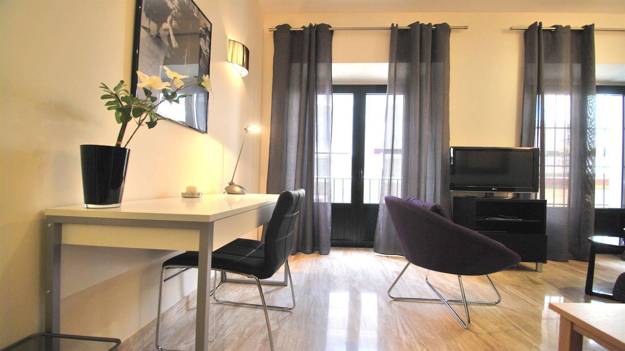 Apartamentos Living Sevilla Centro Maestranza Dış mekan fotoğraf