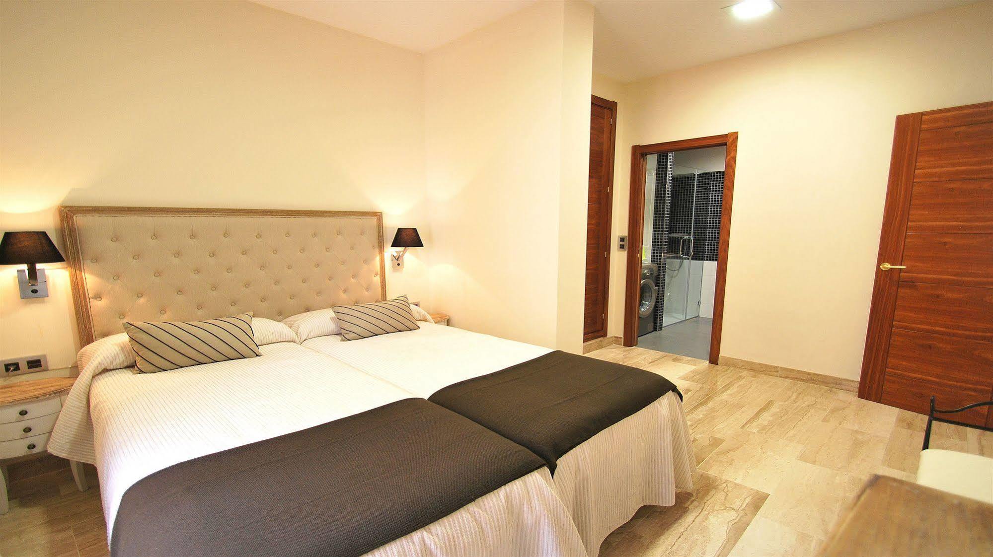 Apartamentos Living Sevilla Centro Maestranza Dış mekan fotoğraf