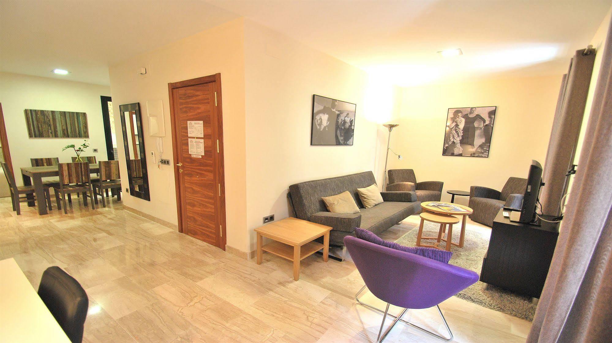 Apartamentos Living Sevilla Centro Maestranza Dış mekan fotoğraf