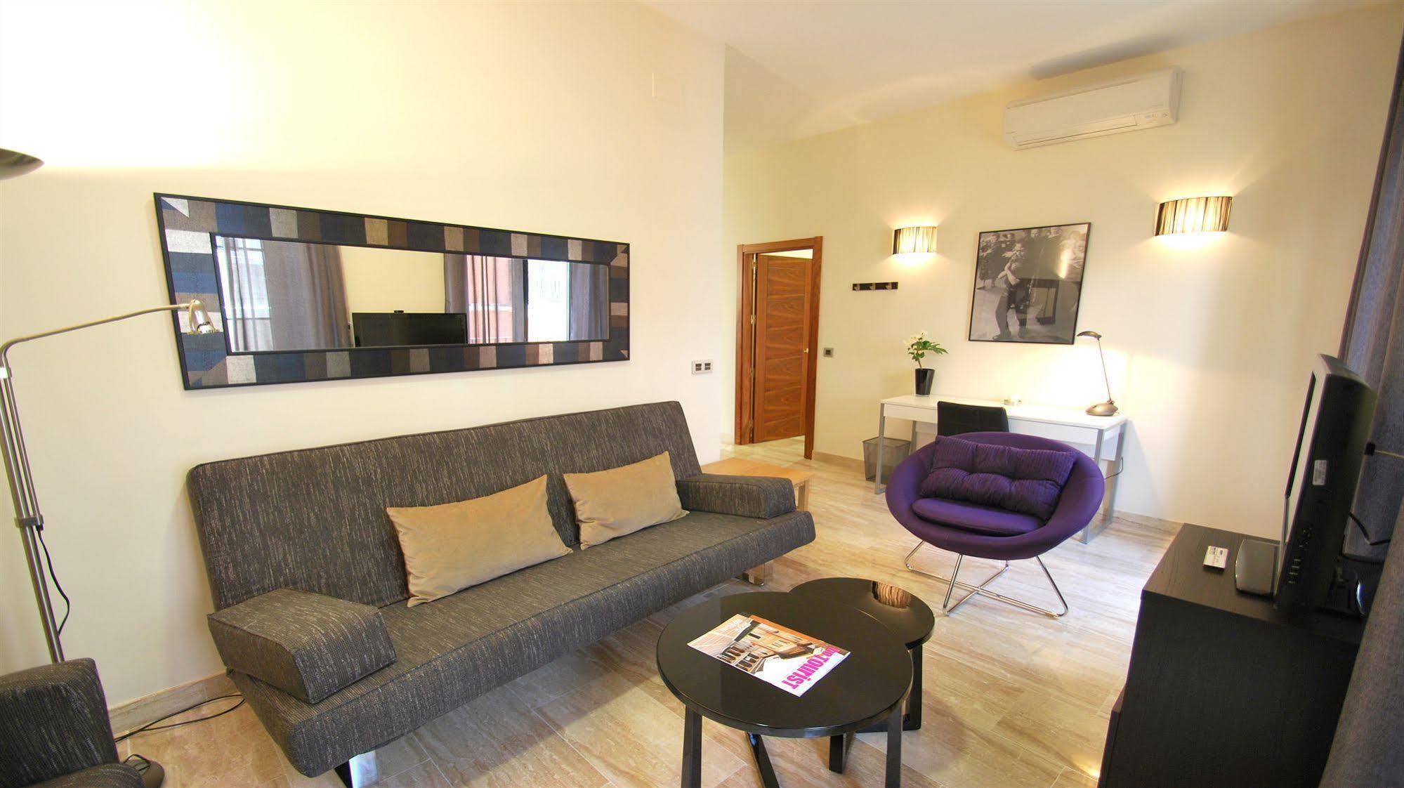 Apartamentos Living Sevilla Centro Maestranza Dış mekan fotoğraf