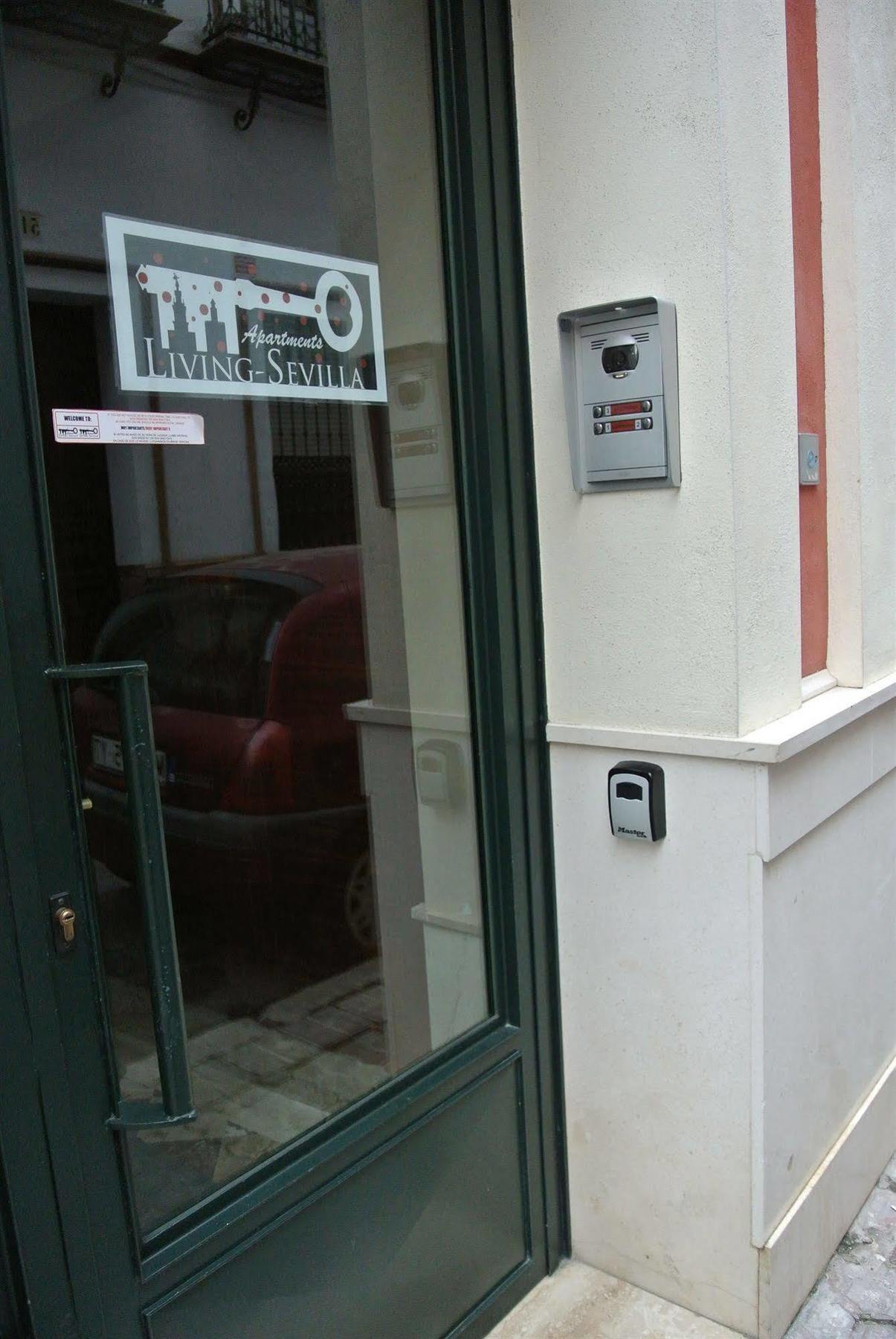 Apartamentos Living Sevilla Centro Maestranza Dış mekan fotoğraf