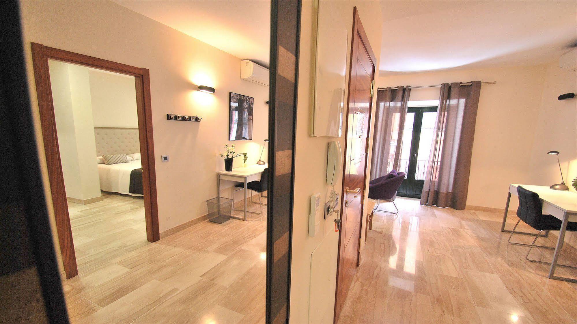 Apartamentos Living Sevilla Centro Maestranza Dış mekan fotoğraf